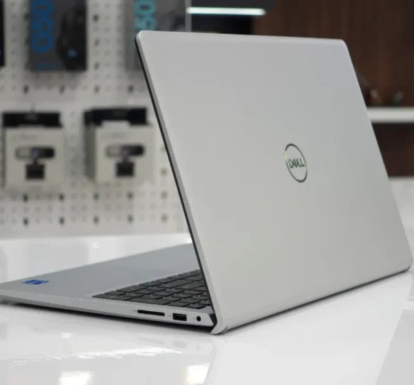 Laptop Dell ins 3520 Core i5-1235U Core i5-1235U