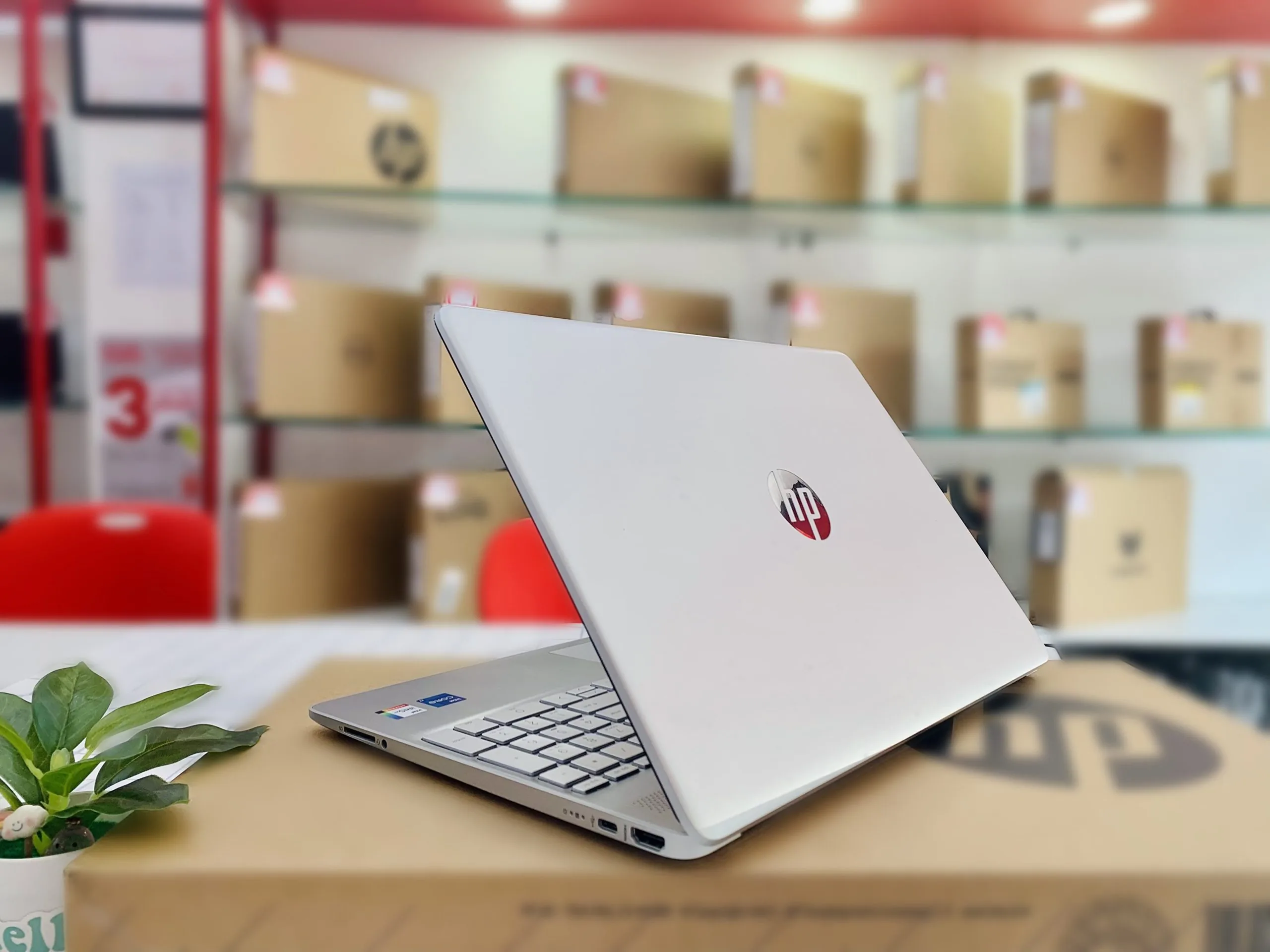 Laptop HP 15S-fr5005TU I7-1260P I7-1260P RAM 16GB SSD 512GB
