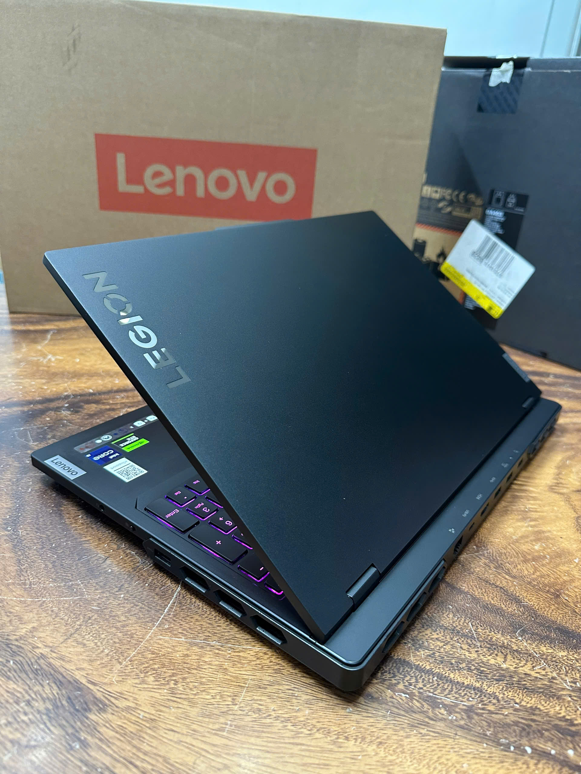 Lenovo Legion pro 7 16IRX9H, i9 - 14900HX, 32G, 2TB, RTX4090